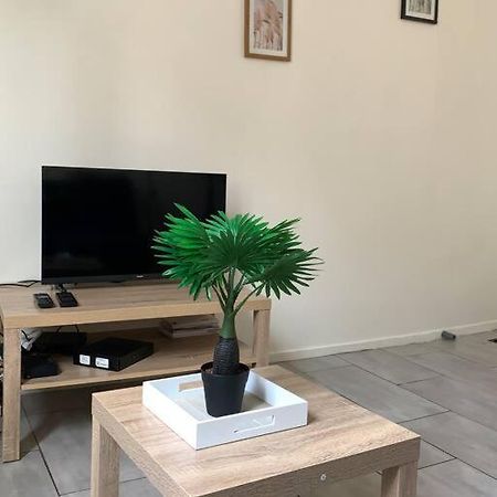 Jolie Studio En Centre Ville Chateauroux Luaran gambar