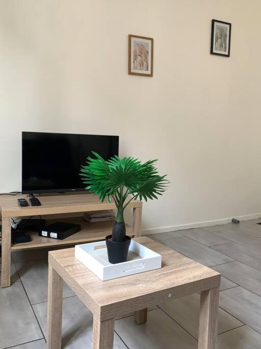 Jolie Studio En Centre Ville Chateauroux Luaran gambar