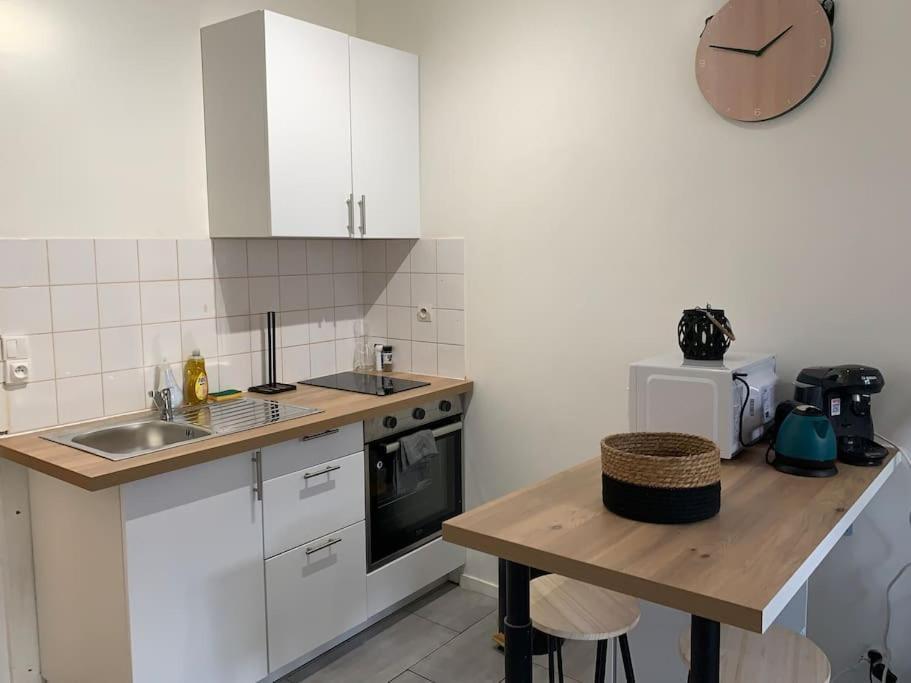 Jolie Studio En Centre Ville Chateauroux Luaran gambar