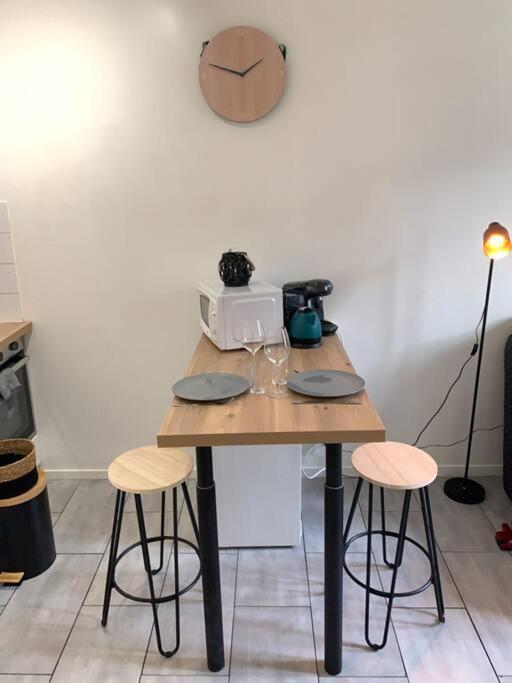 Jolie Studio En Centre Ville Chateauroux Luaran gambar